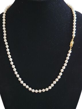 Vintage Japan Dainty Faux Pearl Necklace